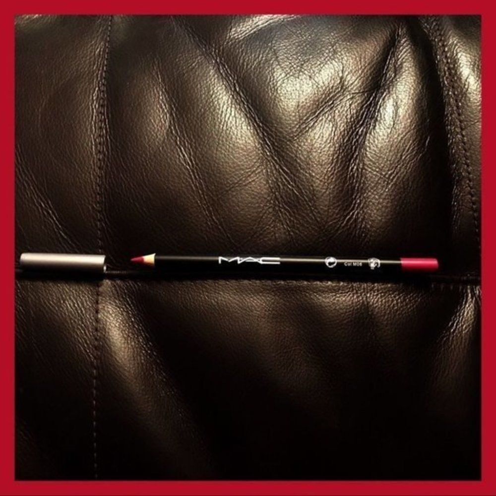 *30off3* New M.A.C. Eye/Lipliner Aloe Vera & Vitamin E​